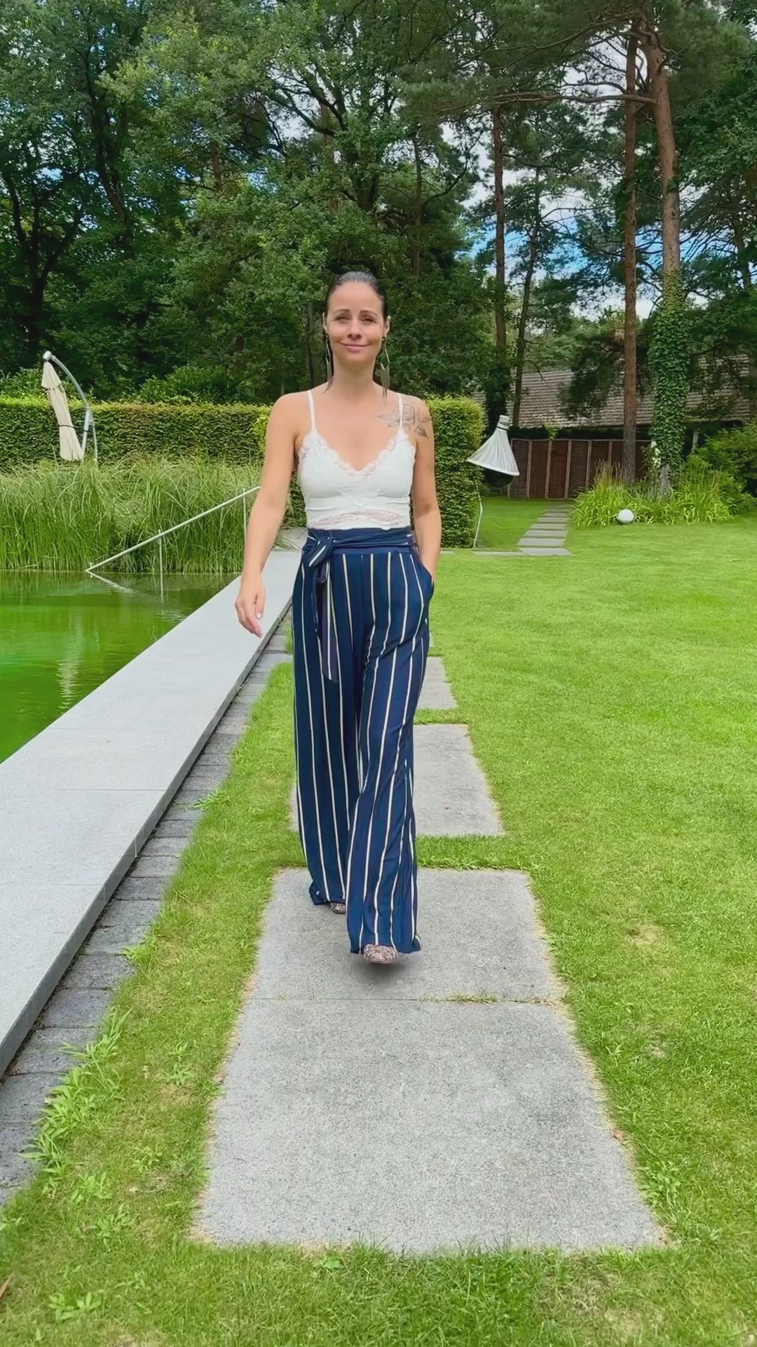 Weiche Loungehose – Marineblau mit goldenen Streifen